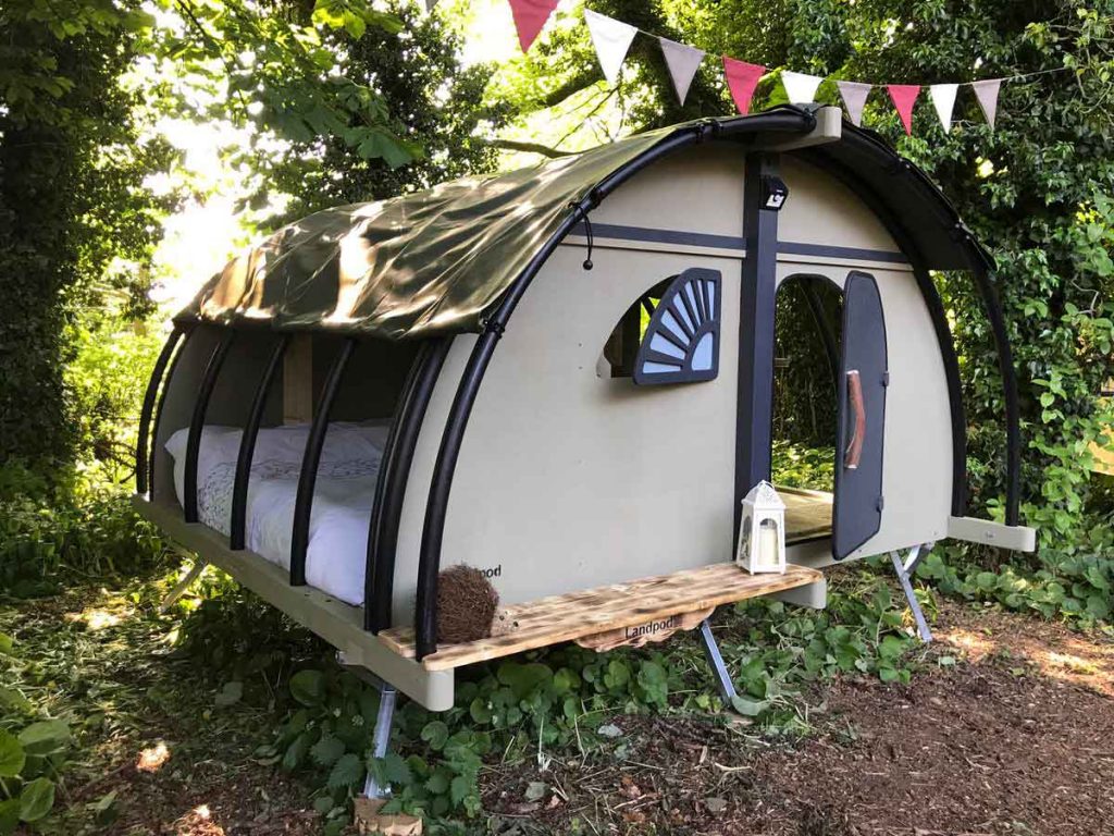 Landpod's Pod Father for four adults and two children Bed Ferret